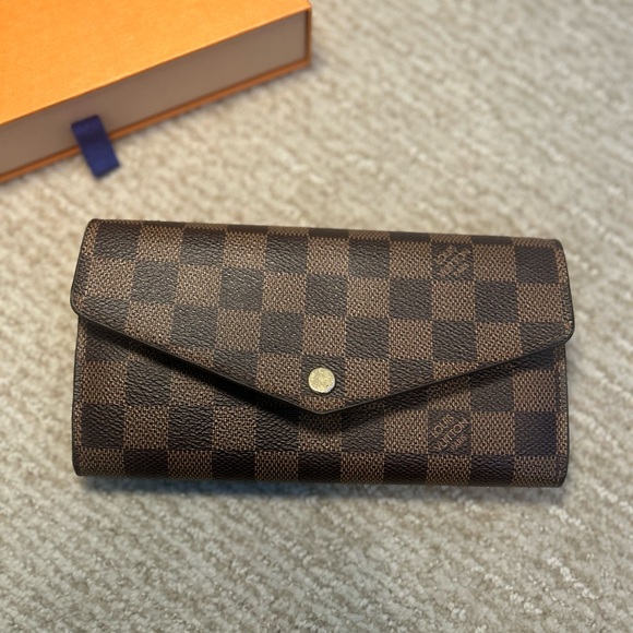 Louis Vuitton Brown Damier Sarah Wallet - Picture 2 of 9
